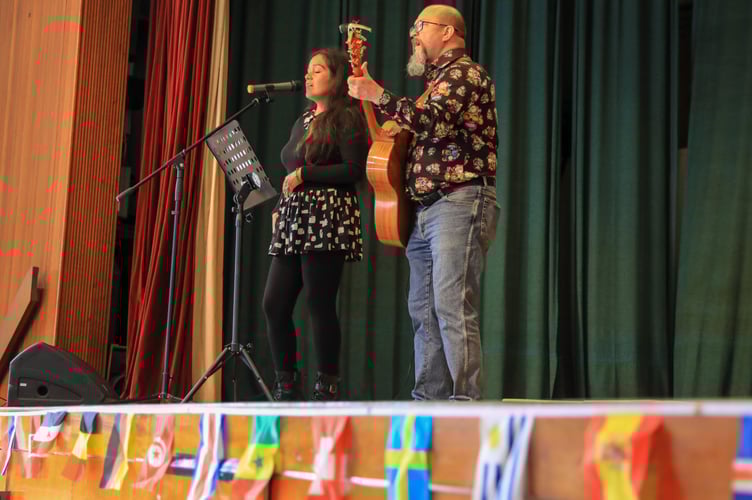 Marcella and Hiekki performing at Café Lingo's Springfest