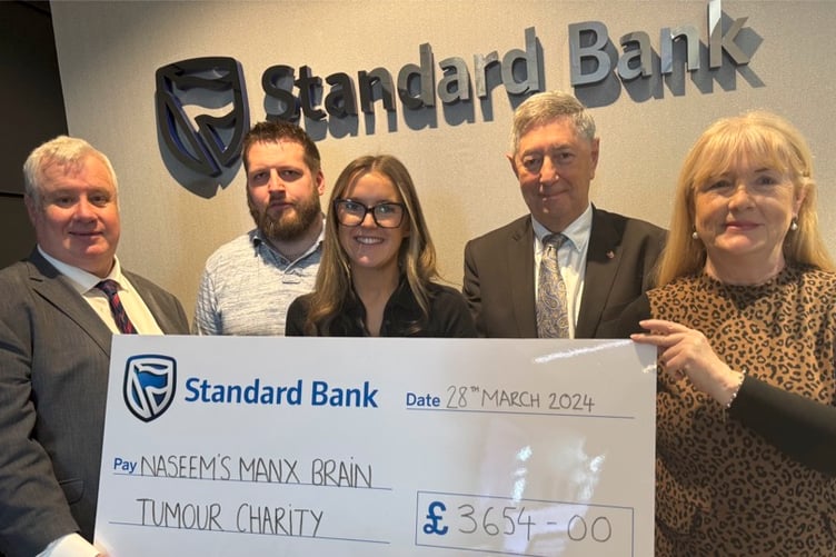 (Left to right) John Wannenburgh (The Sporting & Dining Club), Ryan Burke (Standard Bank Isle of Man), Kimberley Moore (Standard Bank Isle of Man), Peter Greenhill (friend of Barry Hearn), Gerry Pishvaie (Naseem’s Manx Brain Tumour Charity)