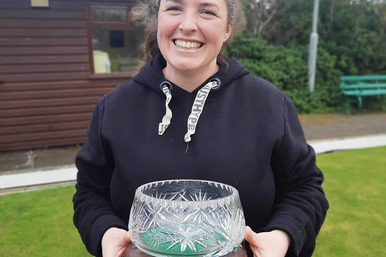 Hands Non Winners Ladies Singles winner Nicci Cain