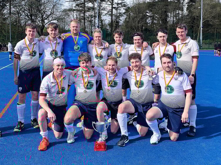 Bacchas A lifted the Men's Cup silverware thanks to a 5-0 victory over Vikings A