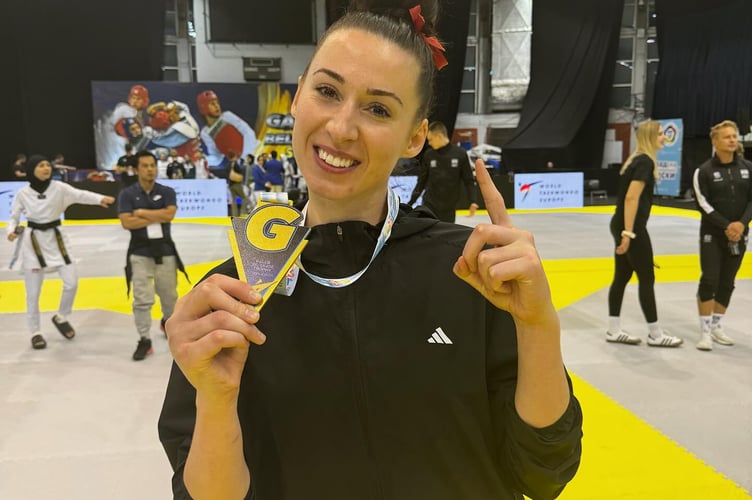 Bianca Cook with her gold medal at the Serbian Open