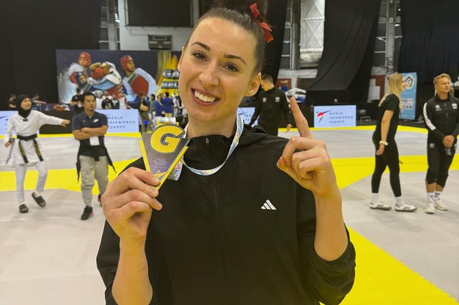 Bianca Cook with her gold medal at the Serbian Open