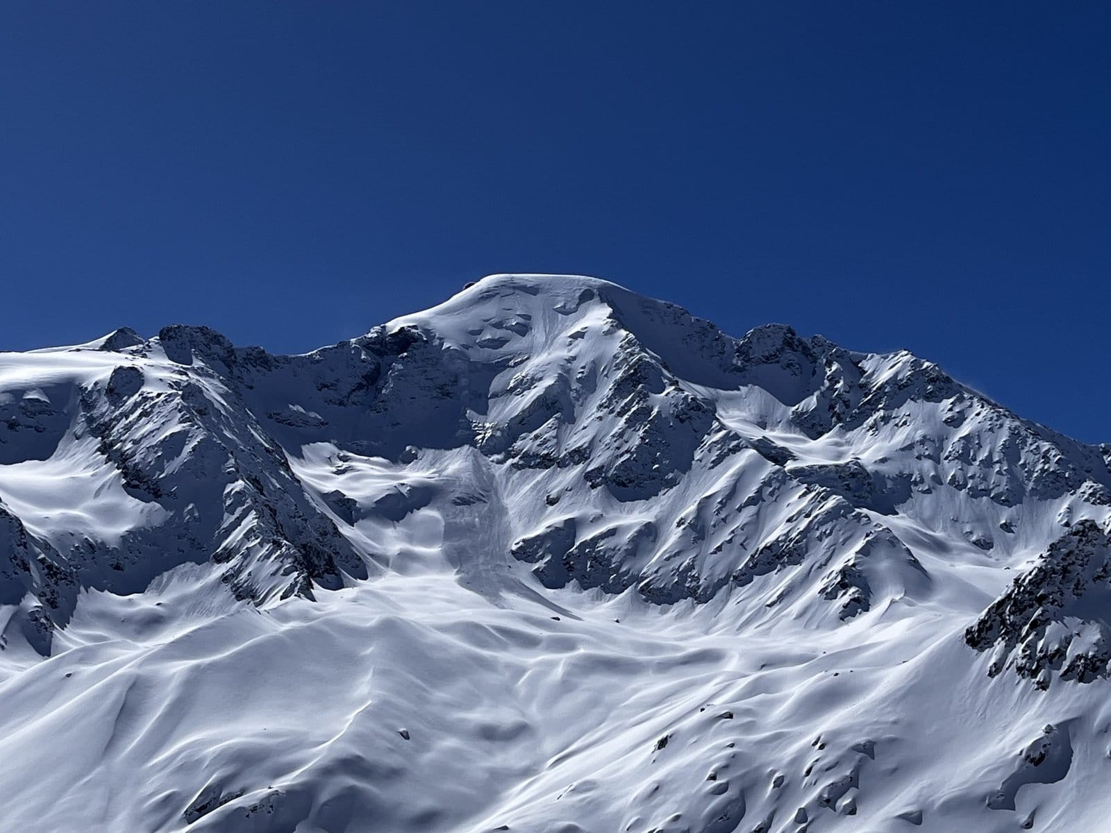 Island links of Alps helicopter crash victim - Vimarsana News