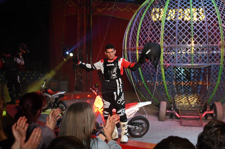 Gandeys Circus performance