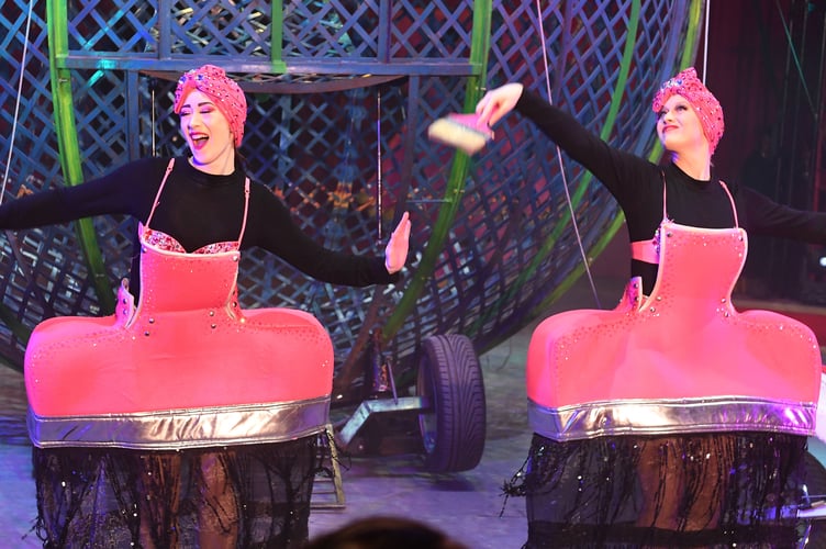 Gandeys Circus performance