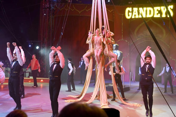 Gandeys Circus performance