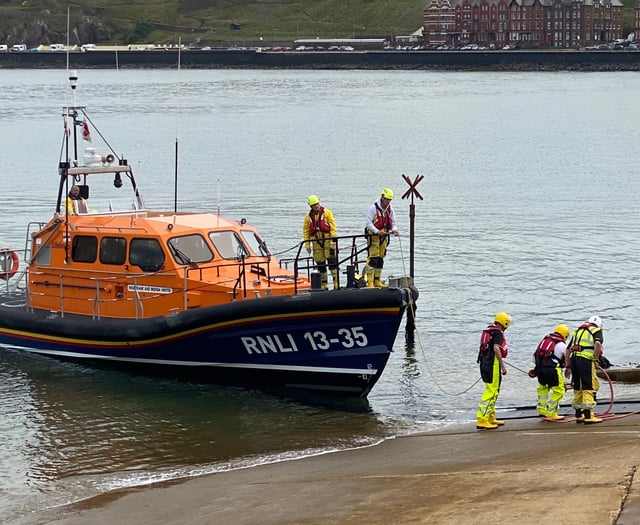 Peel Lifeboat assists motorboat in station’s first emergency of 2024
