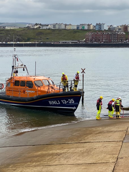 Peel’s RNLI volunteers assisted an eight-metre motorboat experiencing propulsion problems on Sunday afternoon in the station’s first emergency shout of 2024.