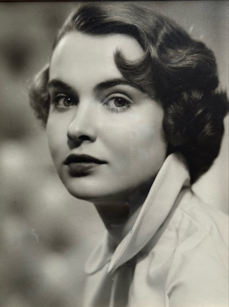 Joyce Lewis, who was one of the island's most celebrated beauties, has died at the age of 94 in London.