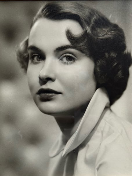 Joyce Lewis, who was one of the island's most celebrated beauties, has died at the age of 94 in London.