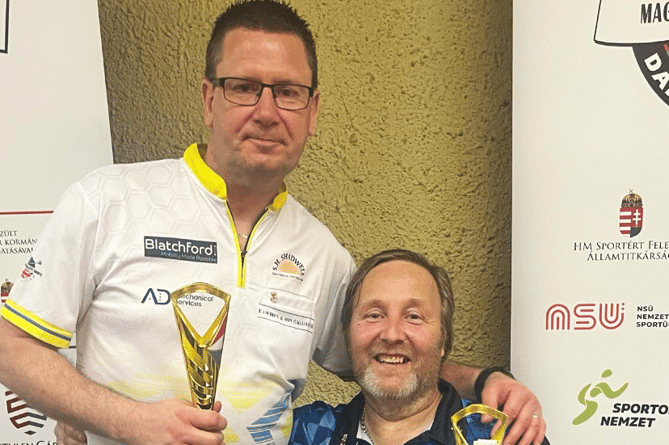 Darren Kennish with Steve North, the winner of the Budapest masters event