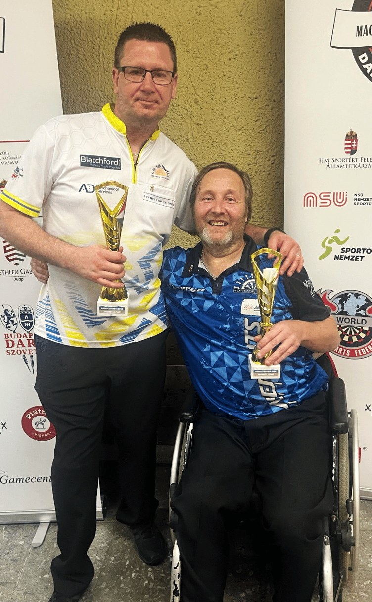 Darren Kennish with Steve North, the winner of the Budapest masters event