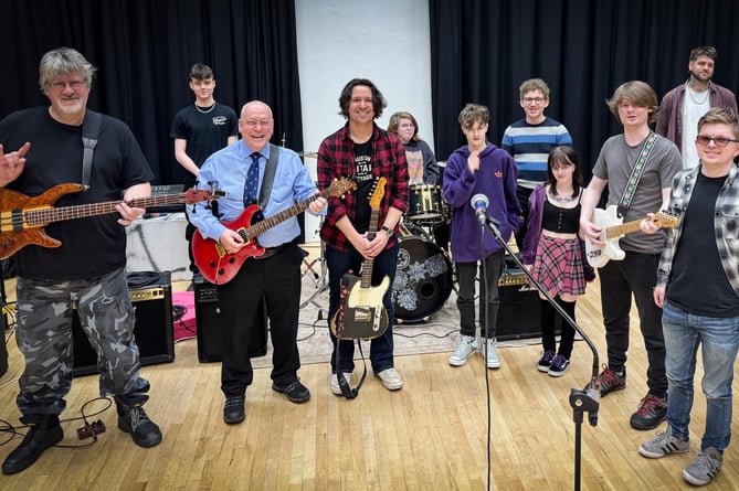 Davy Knowles (fourth left) with UCM students during his visit to the Kensington Arts Centre
