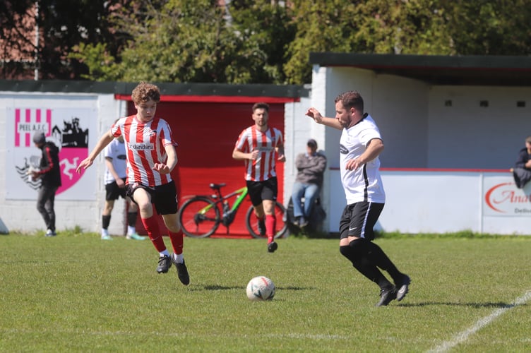 Peel's Oscar Bignall (left) attempts to close down Corinthians' Jon Hayes while team-mate Joe Crookall watches on during Sunday's Junior Cup clash at Douglas Road (Photo: Paul Hatton)
