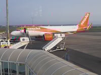 easyJet pilot given 'round of applause' by passengers after delay