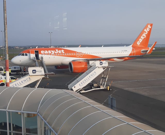 easyJet pilot given 'round of applause' by passengers after delay