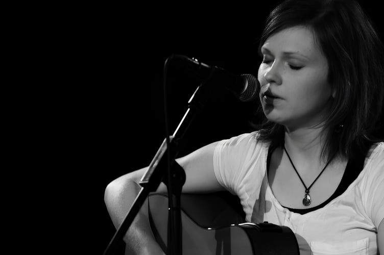 Swedish singer Hannah Lindqvist Kinrade is coming to the island to record an EP