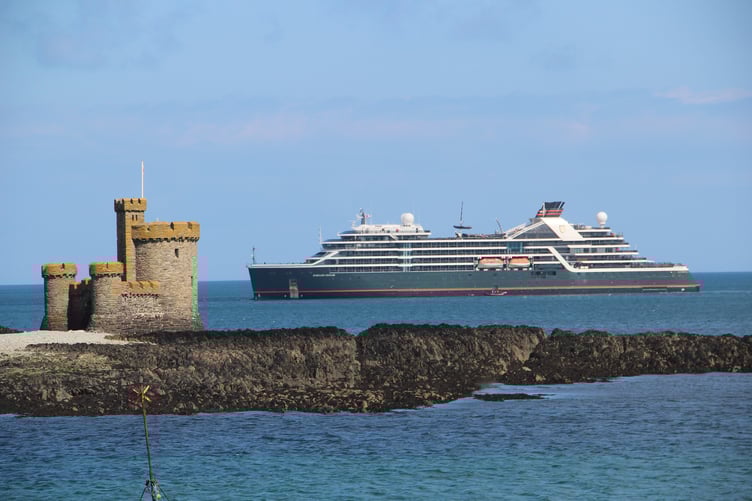 The Seabourn Venture on a previous visit to Douglas Bay