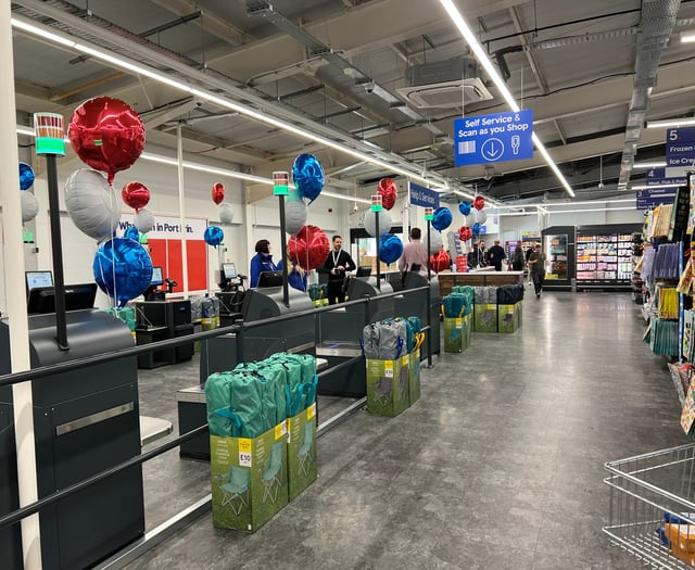 Port Erin Tesco officially opens its doors