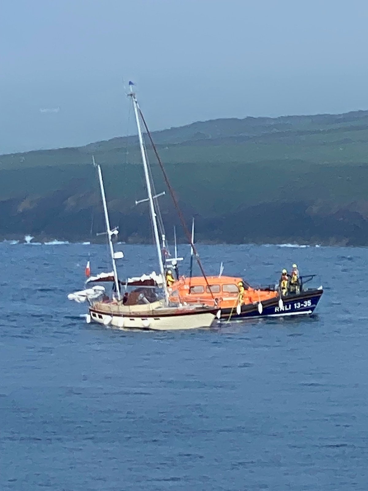 Peel lifeboat called out to assist yacht with engine problems