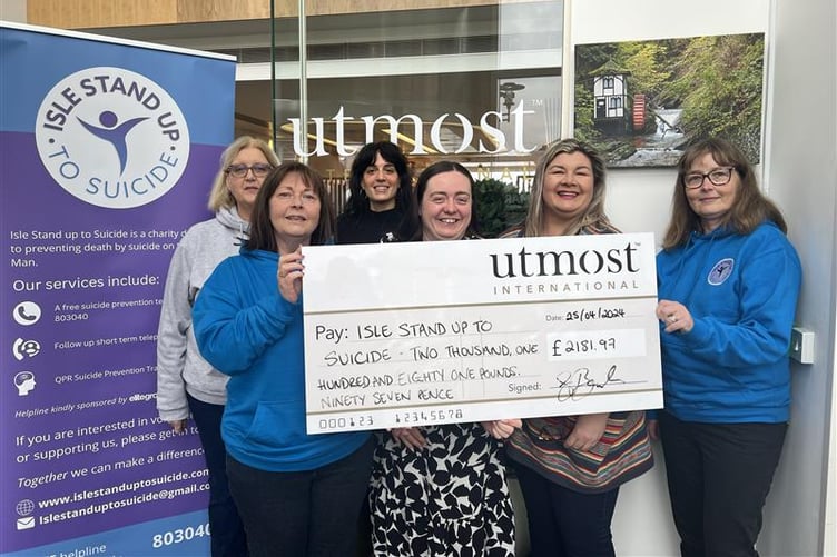 (Left to right) Ali Vondy, Karen Bailey, Leanne Cain, Bethany Hamilton, Amoure Ferreira and Dawn Margrave