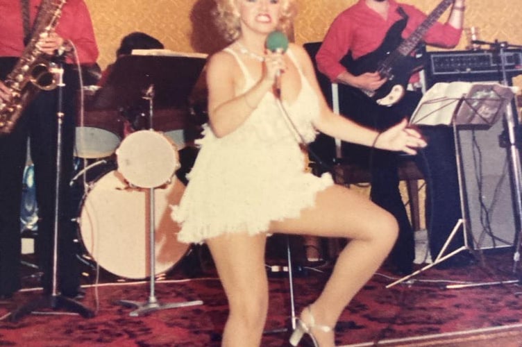 Linda Caulfield is known for her energetic performances