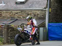 Rider forced to borrow fan's bike after breakdown in qualifying
