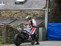 Rider forced to borrow fan's bike after breakdown in qualifying