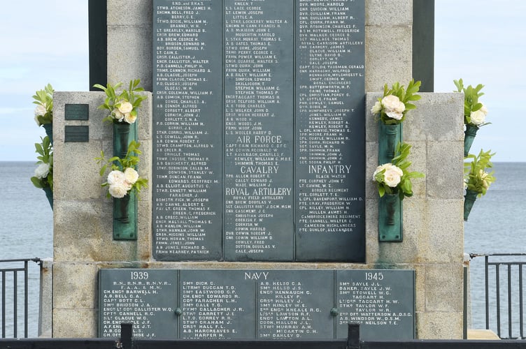 The Douglas War Memorial on Harris Promenade - 