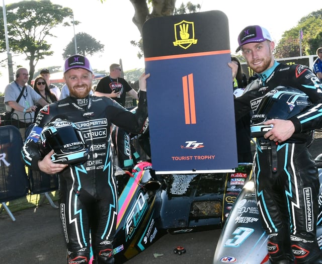 Crowe brothers at number one in sidecar races