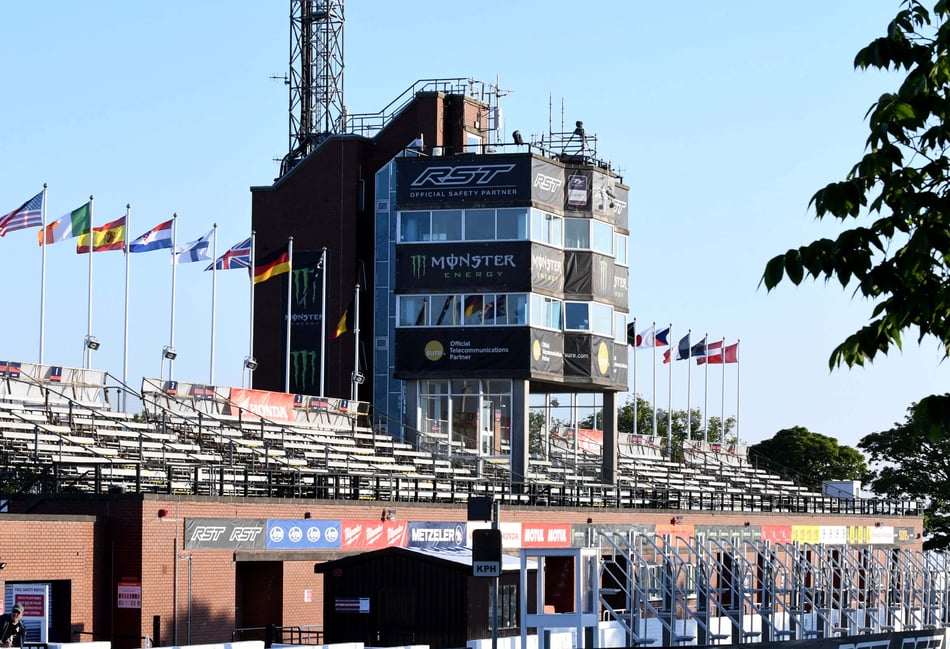  Eight spectators taken to hospital after TT crash in practice