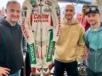 TT '24: Michael Rutter gives Steve Hislop's sons their dad's leathers 