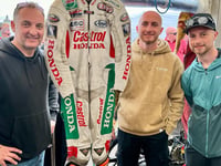 TT '24: Michael Rutter gives Steve Hislop's sons their dad's leathers 