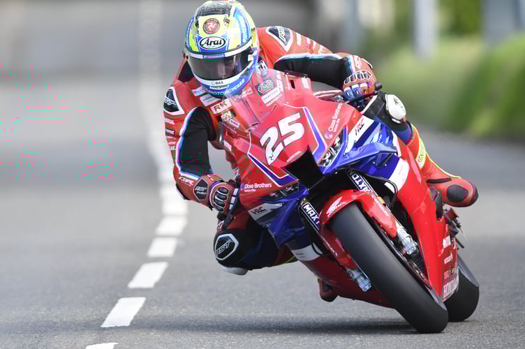 TT practice and qualifying at Douglas Road Corner - Nathan Harrison
