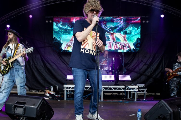 Dusty Plankton perform at Bushy's TT Village