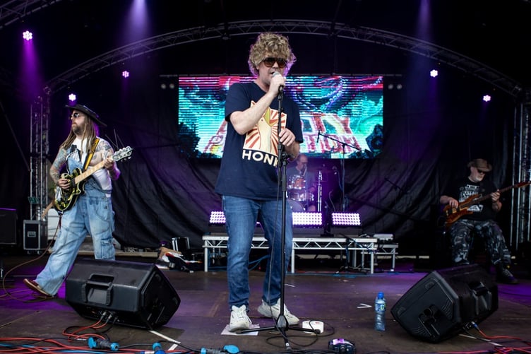 Dusty Plankton perform at Bushy's TT Village