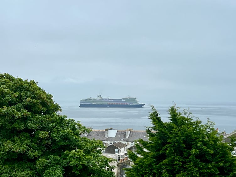 Holland America Line's Nieuw Statendam in Douglas Bay