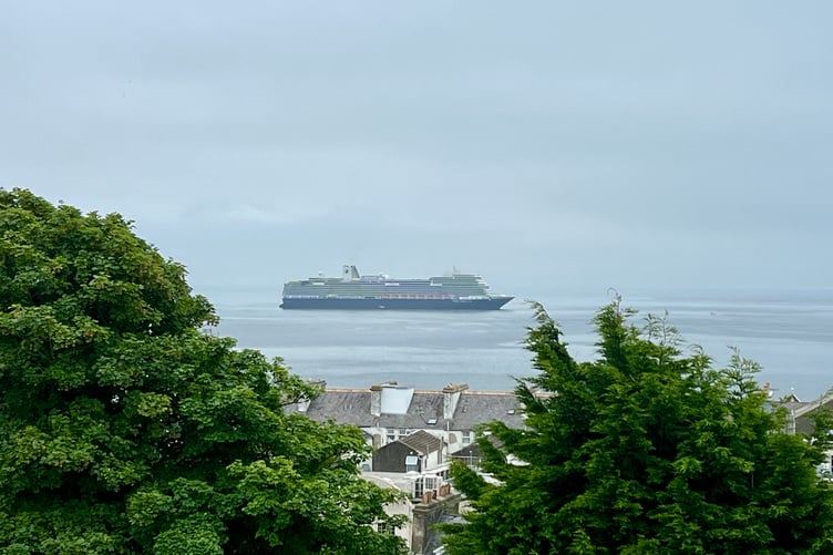 Holland America Line's Nieuw Statendam in Douglas Bay