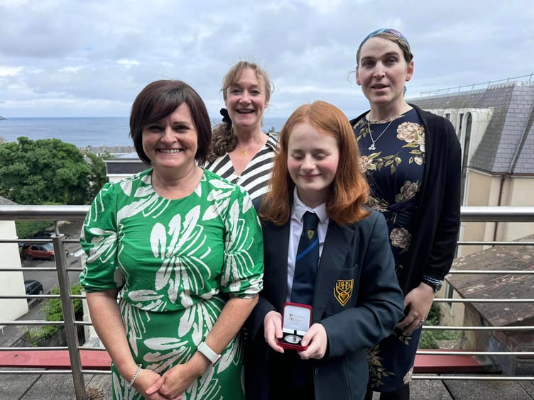Evie Roberts receives Manx Community Award at the North American Manx Association awards