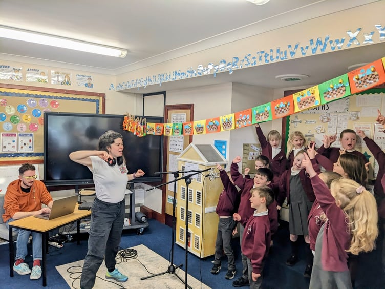 Chloe and Kewaigue students