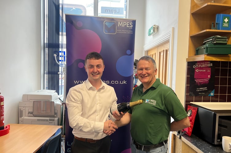 Alex Kneale with Eddy Kewin