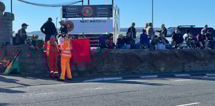 Southern 100 racing temporarily suspended as red flag raised on course