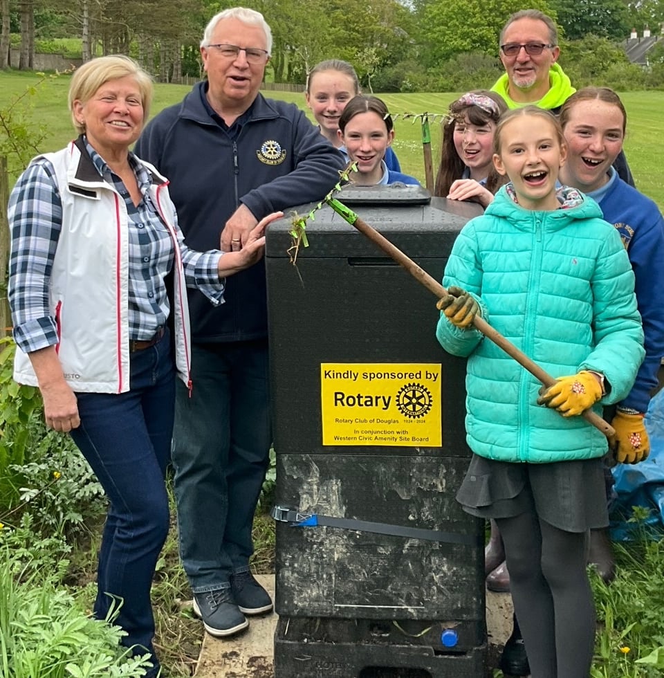 Island primary schools provided with hot compost bins thanks to