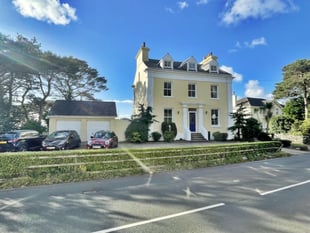 "Splendid" home for sale has seven bedrooms and "unparalleled" views 