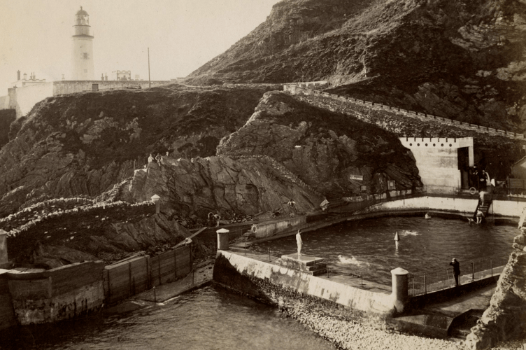 The outdoor swimming pool at Port Skillion in Douglas
