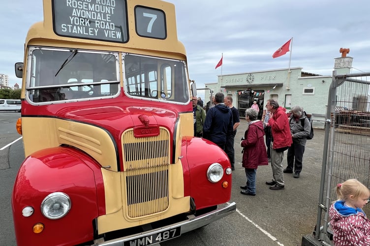 Vintage bus takes passengers to Queen's Pier
