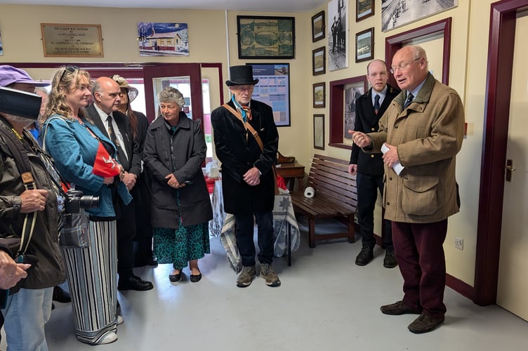 Sir John Lorimer unveils a painting to mark the MER anniversary