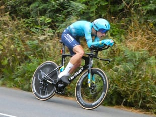 Max Walker smashes Isle of Man 10-mile record