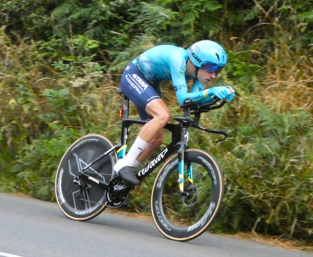 Max Walker smashes Isle of Man 10-mile record