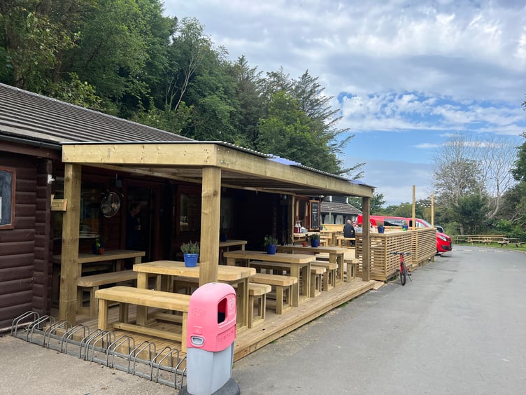 The outdoor seating at Glen Wyllin Campsite